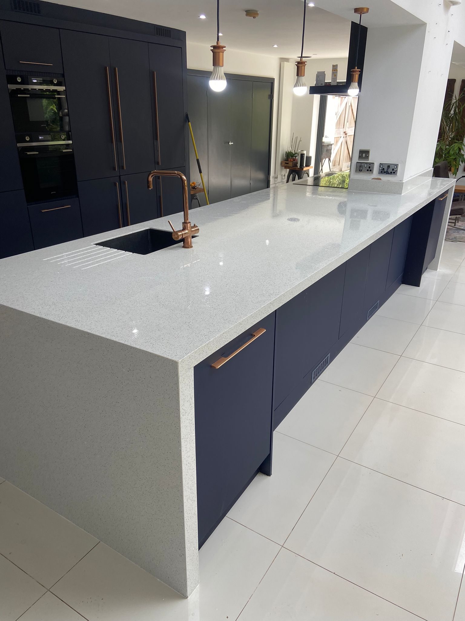 Marine Blue Meets White Sparkle (1)