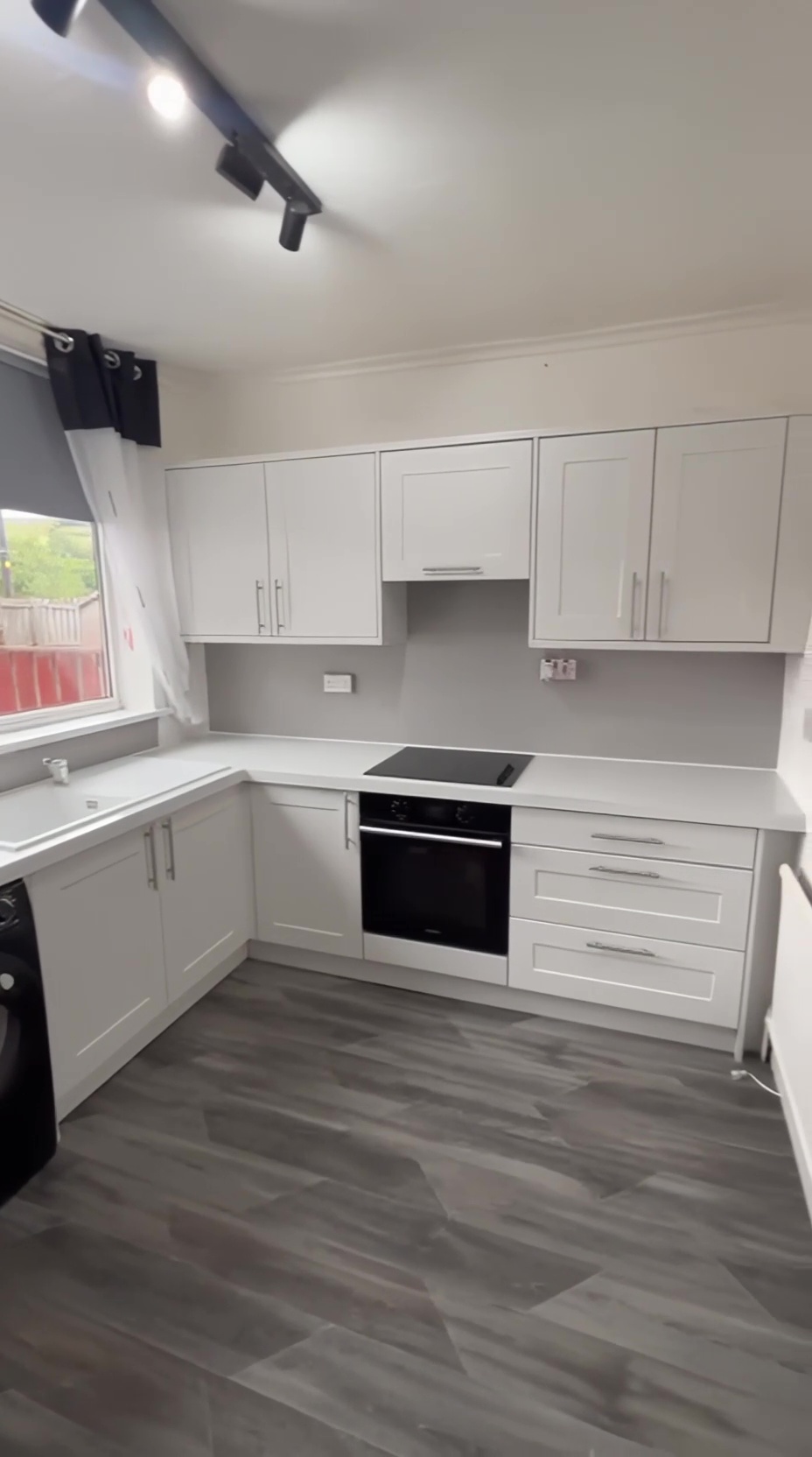 Modern Birmingham kitchen with Cologne White Grey doors and White Sparkle quartz worktops after transformation