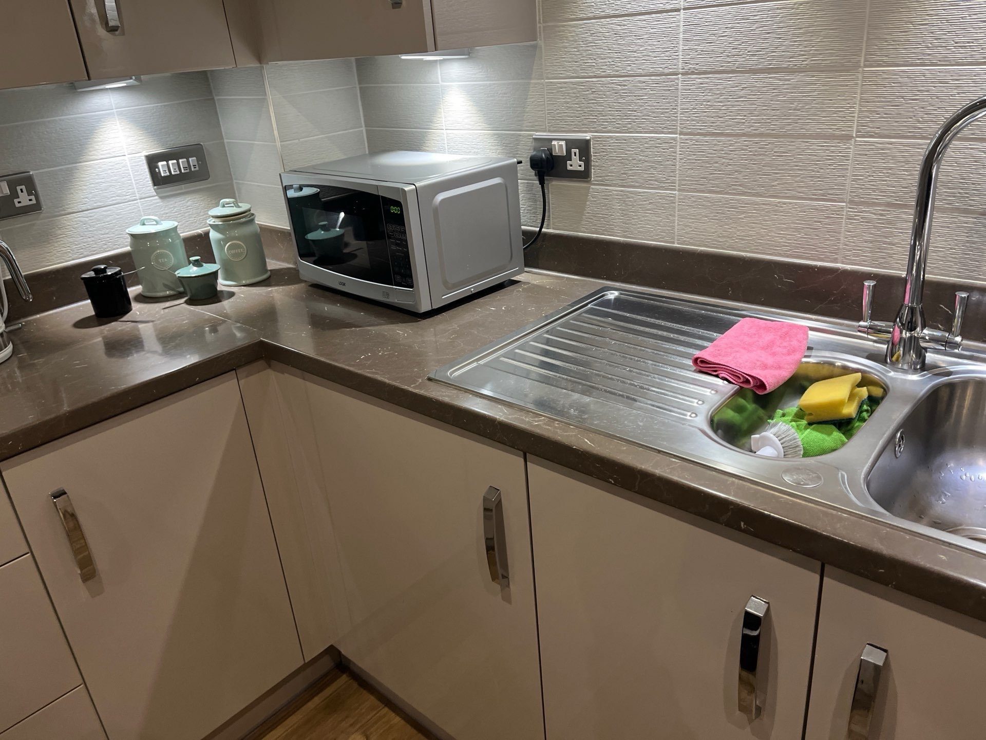 Before – Calacatta Retro quartz overlay – Somerset