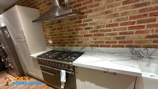 Taunton doors in Matt Light Grey – Calacatta Retro quartz overlay – Hampton